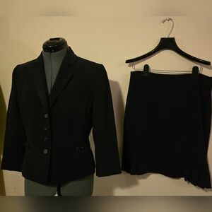 TAHARI Classic Black Blazer And Skirt Suit